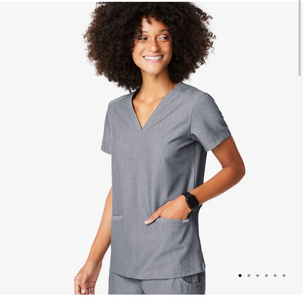 FIGS 3-pocket scrub top, small, graphite